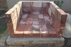 牛人教你在野外用一堆废砖头自制烧烤神器，烤的东西太香了！