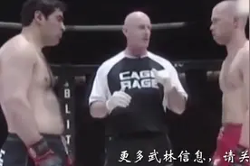 擂台失控！猛男暴怒狂殴对手裁判都拉不住图片