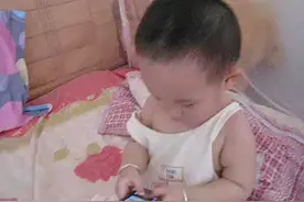 这小孩亲死了，嘟嘟嘟图片
