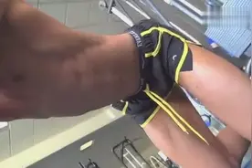 肌肉男完美腹肌训练揭秘，这身材男人见了都喜欢！图片