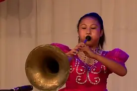 小美女 唢呐    辽宁 亮亮图片