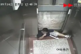 监控还原惊恐一幕：学校电梯事故，学生被卡窒息惨死图片