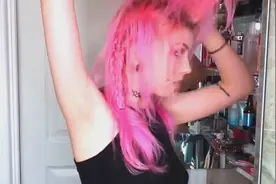 女神自拍：原装非主流，女神的发型这么吊，出门是要约会谁？