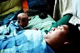 可怜婴儿！自小就被爸爸精神虐待图片