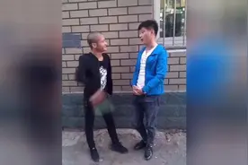 傻子跟神经病玩游戏，傻子疯了！