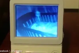 震惊！妈妈用监控观察宝宝睡眠，意外拍到女儿被“鬼压身”图片