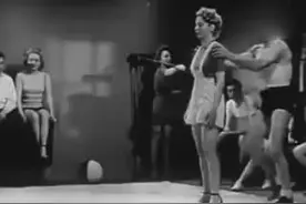 1947年的女子防身术视频，姑娘们学学无妨图片