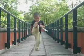 练双截棍跟玩儿似的，东南亚小孩狂迷中国功夫图片