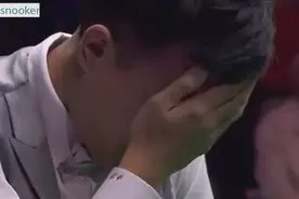 都紧张了？斯诺克戏剧瞬间，傅家俊墨菲决胜局互送大礼图片