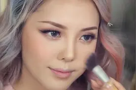 化妆师教大家最美艳的桃花妆，看到成果后你会明白恋爱是什么感觉图片