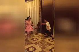 山西饭局   男女又唱又跳 真劲爆！现场的人都沸腾了！图片