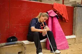 西班牙女斗牛士 这才是女汉子图片