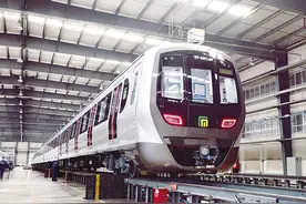 河北造首列石家庄1号线 A型地铁启运交付图片