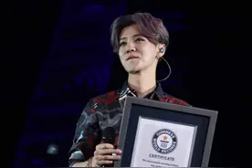 鹿晗玩起最时髦的换装秀！只要颜值高歌唱的再难听也照样红~图片