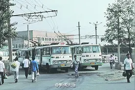 101路“大辫子”老式电车正式退役图片