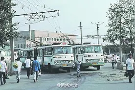 101路“大辫子”老式电车正式退役图片