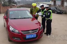 潆溪街道与驾驶员签订《交通安全承诺书》图片
