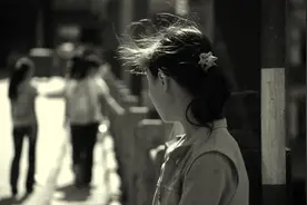 没事别随便羡慕别人的人生《人要活在自己的世界》图片