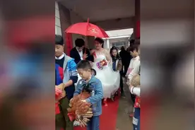 新娘出嫁，抱只鸡是什么习俗！