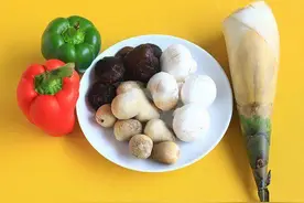 潮湿的天气，来一道清爽的杂菇煲！图片