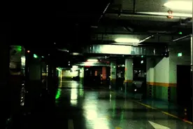 霸道红色轿车把我堵在拐角，我做了诡异梦后车主竟遇离奇车祸图片