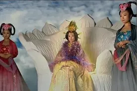 她是元始天尊之女，地位仅次于三清并且高过玉帝，乃是女仙之尊！图片