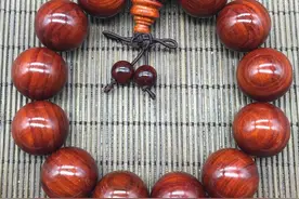 小叶紫檀等木质文玩上蜡是个骗局吗？图片