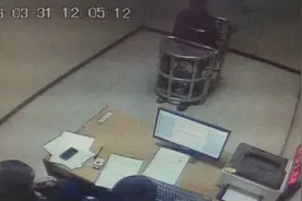 你们知道什么叫“螳螂捕蝉，黄雀在后”吗....图片