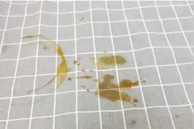 桌布上不小心滴到油了怎么办？教你一招不用洗洁精也能清除干净！视频封面