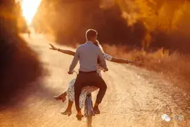 如果相遇时，他已经订婚了 ，你会？ | 金粉说图片