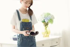 牛仔背带裤&潮流又减龄图片