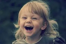 宝宝出牙一定是两颗一起出的吗？如果只出一颗牙是不是缺钙？图片