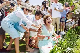 柳岩遭“闹伴娘”，这简直就不是人干的图片