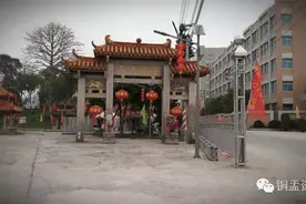 谷饶华里张三房祭祀，惊现豪车保时捷迈巴赫，迎神队伍浩浩荡荡！图片