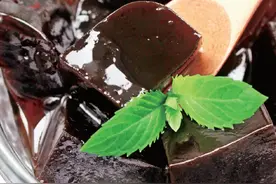 在家制作龟苓膏 清热降火润肺止咳 身边的人都爱吃图片