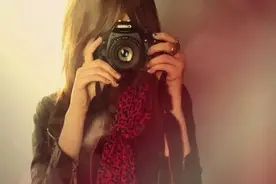 女摄影师，你拿着相机的样子这么美你知道吗？图片