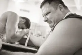 大神就是这样掰手腕的图片