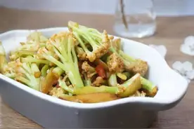 艾小厨｜素炒菜花，简单的家常菜做出不简单的味道图片