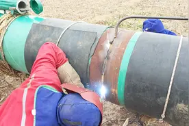 实拍纤维素下向焊技术焊管道！这种焊接方法一般焊工真没见过！
