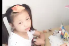 女儿问爸爸问题，爸爸的回答令她很不满意，很生气