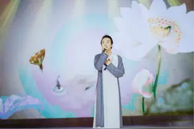 李玉刚《超强音浪》演绎嘻哈版《刚好遇见你》遭母亲当众催婚图片