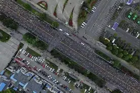 3万人挤爆都江堰，这条中国最美的马拉松到底有多美！图片