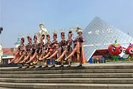 黔东南苗侗妹子走长沙“玩快闪” 市民惊呼“美若天仙”图片