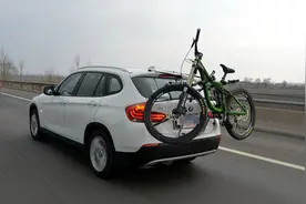 闯绿灯被罚，绿灯不走也要罚，弄啥嘞？图片