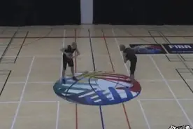 多人运球对抗练习图片