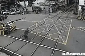 一个飞跃加托马斯回旋脸着地的神动作图片