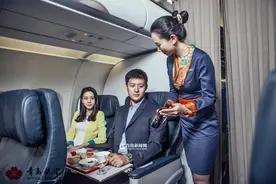 空姐风采，超有范儿的青岛航空空姐图片