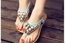 夹趾凉鞋 轻松又随意图片