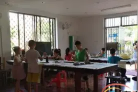 1年学费3万，只学四书五经不学数理化，这种学校你敢送孩子去？图片