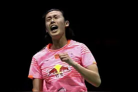 90后南宁妹唐渊渟喜登羽毛球世界冠军榜图片